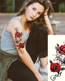 Damski tatuaż z czerwoną różą subtelny