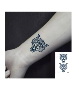 Mały tatuaż z tygrysem na nadgarstek