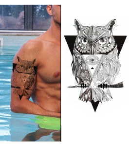Tatuaż z sową czarno-biały