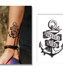 Mały tatuaż z kotwicą i napisem na rekę