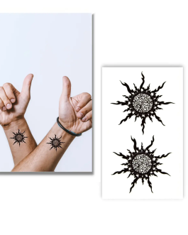 Mały tatuaż symboliczny znak słońca na nadgarstek