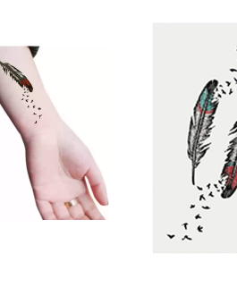 Mały tatuaż z piórkiem na nadgarstek symboliczny