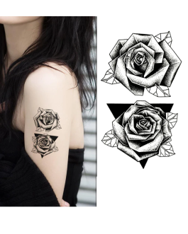 Mały tatuaż z różami czarno-białe na nadgarstek