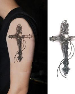 Tatuaż z krzyżem religijny gotycki tatuaż