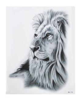 Tatuaż z lwem dumny na rękę udo