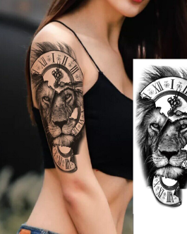 Tatuaż z lwem z zegarem przemijanie siła