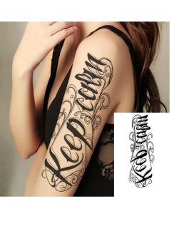 Tatuaż z napisem „keep calm” na rękę
