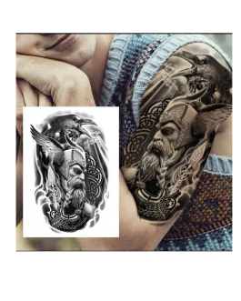 Tatuaż z wikingiem kruk odyn czarno-biały