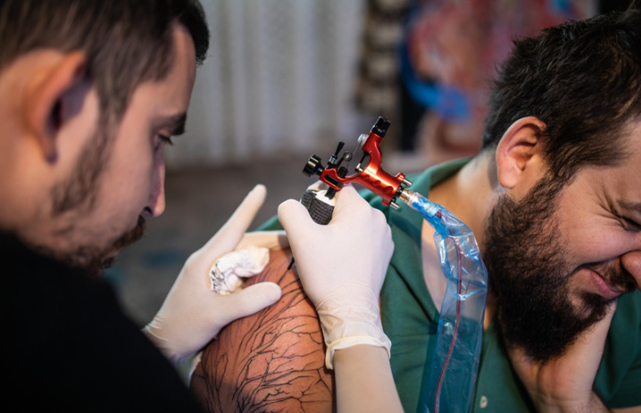 Read more about the article Pierwszy tatuaż – co warto wiedzieć i na co zwrócić uwagę?