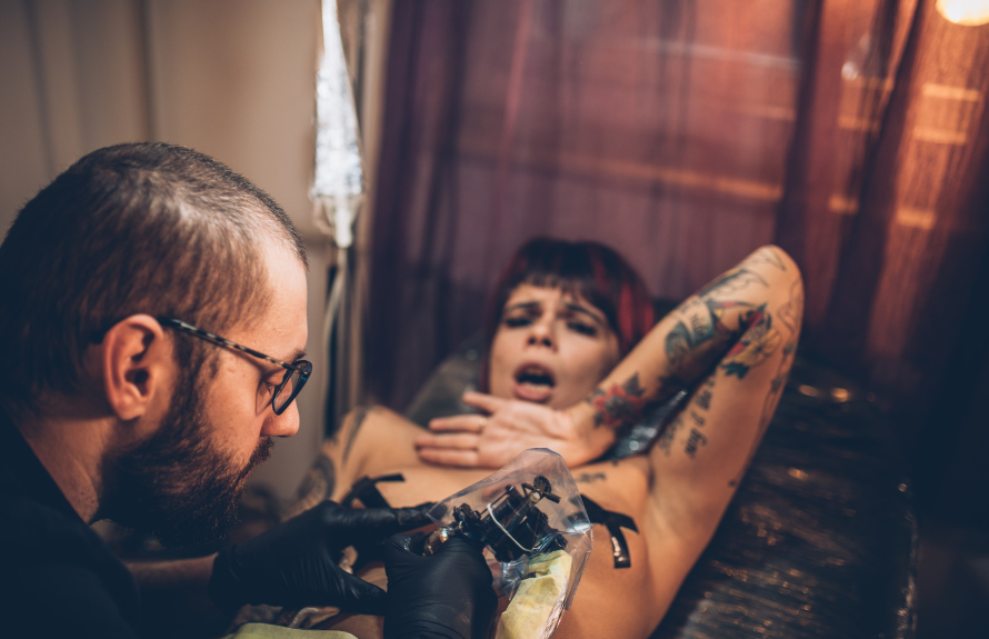 Read more about the article Czy robienie tatuażu boli?